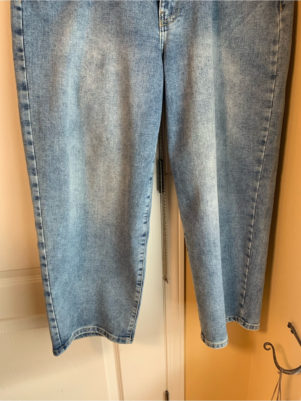 High-Rise Light Wash Wide Leg Jeans - Picture 4 of 7